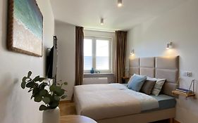 La Playa Apartments